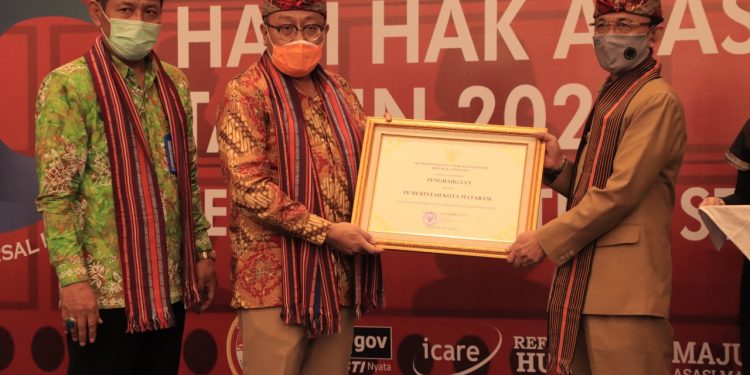 NTB Raih Penghargaan Peduli HAM