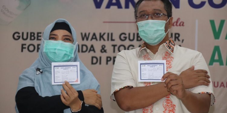 Gubernur Yakinkan Masyarakat Vaksin Aman dan Halal