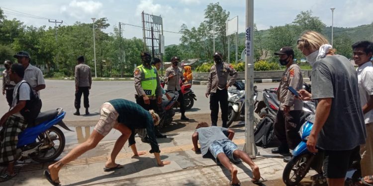 Polisi Hukum Bule yang Melanggar Prokes