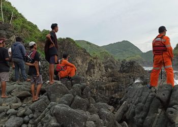 Terpeleset di Tebing, Seorang Pemancing Tenggelam Terseret Ombak