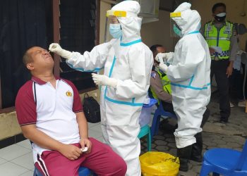 Puluhan Personil Polsek Mataram Ikut Swab Antigen