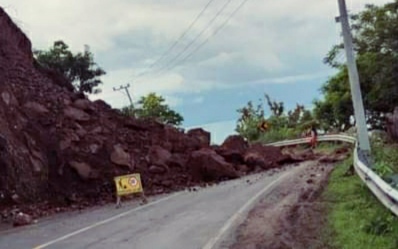 Nanga Tumpu Longsor Lagi, Ruas Jalan Tertutup Material
