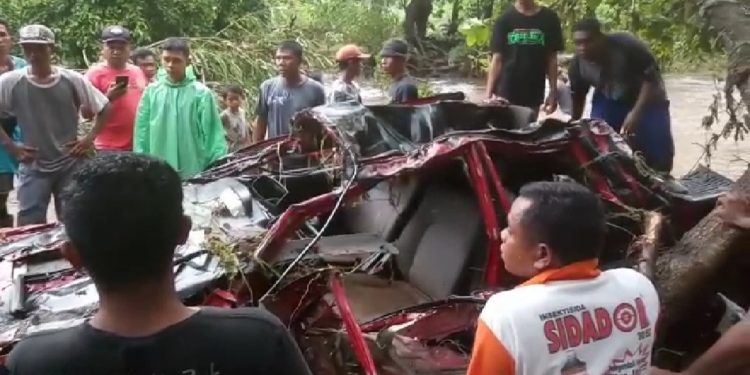 Mantan Kades Tenggelam Diterjang Banjir Bandang Bersama Mobil