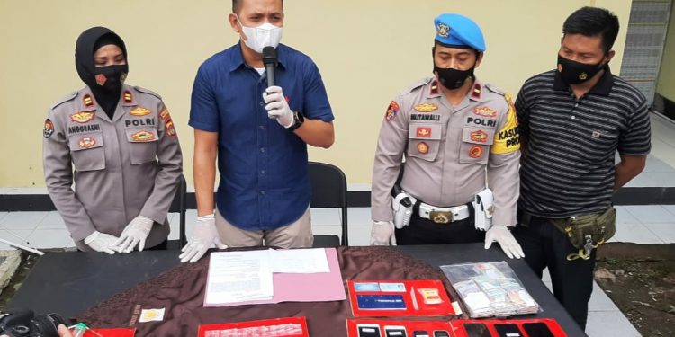 Kabur Saat Hendak Ditangkap, Emak-emak Bandar Sabu ini Jadi DPO
