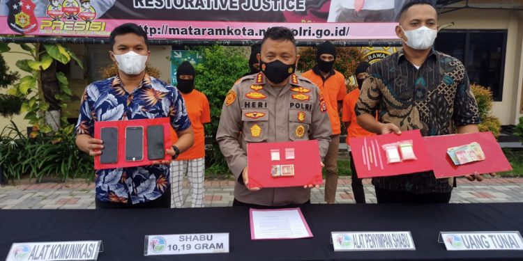 Modus Jualan Buah, Perempuan Pengedar Sabu ini Ditangkap Polisi