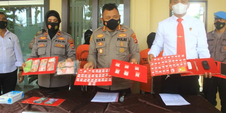 Polisi Gerebek Warung Sabu, Bandar dan Kurirnya Ternyata Emak-emak