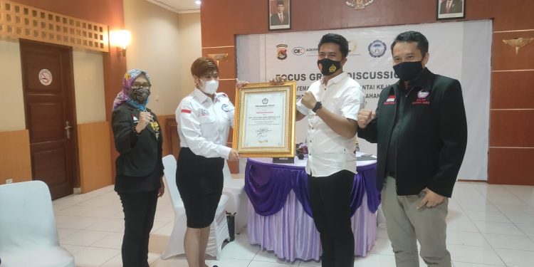 Polres Loteng Dapat Penghargaan Dari TRC PPA Dan Komnas PA