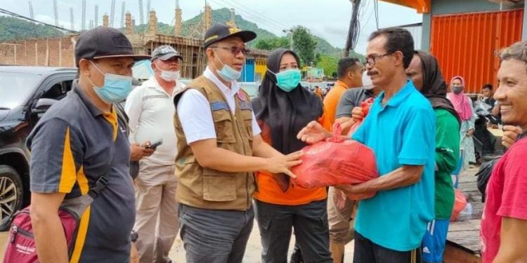 Gubernur Berikan Bantuan untuk Korban Banjir Bima