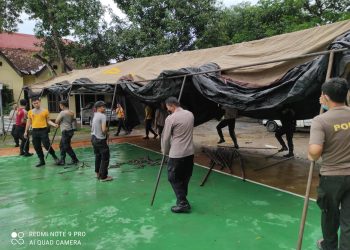 Bantu Korban Terdampak Banjir, Polres Bima Dirikan Dapur Umum