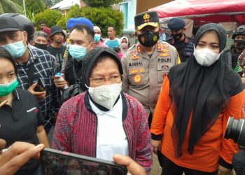Kunjungi Korban Banjir Bima, Mensos Ajak Masyarakat Jaga Hutan dan Lingkungan