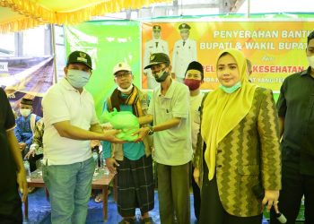 Bupati Bima Terima Bantuan 520 Paket Sembako Dari NW