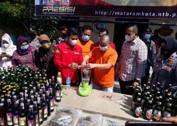 Polisi Musnahkan 1,5 Kg Ganja, Sabu dan Ribuan Botol Miras