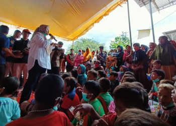 Bupati Bima Lakukan Trauma Healing Pada Korban Banjir