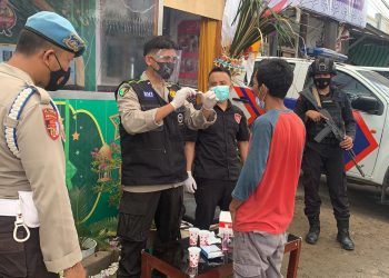 Polres Lombok Utara Lakukan Penyekatan, Pengendara di Tes Urine