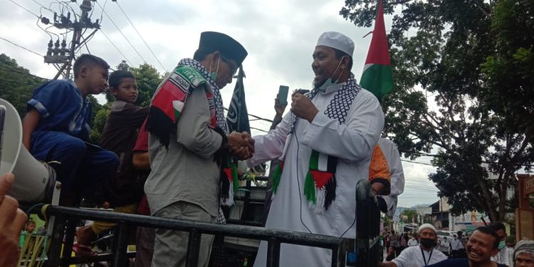 Aksi Kecam Israel, Warga Dompu Beli Syal Rp 20 Juta Untuk Palestina