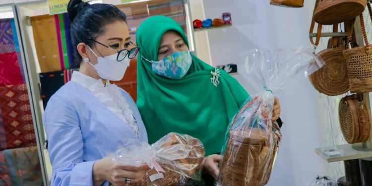 Kembangkan Produk Kerajinan, Dekranasda NTT Ingin Berkolaborasi Dengan NTB