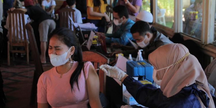 Pemkab Lobar Kekurangan Stok, Jatah Vaksin Polisi Didistribusikan Untuk Warga