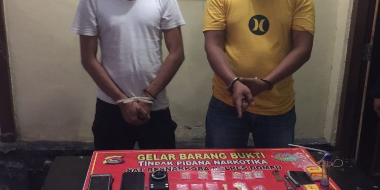 Dua Terduga Pengedar di Dompu Diringkus Saat Asyik Timbang Sabu