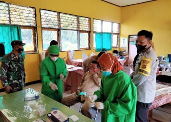 Cegah Penyebaran Covid-19 di Sekolah, Guru SMP di Sumbawa Diswab Antigen