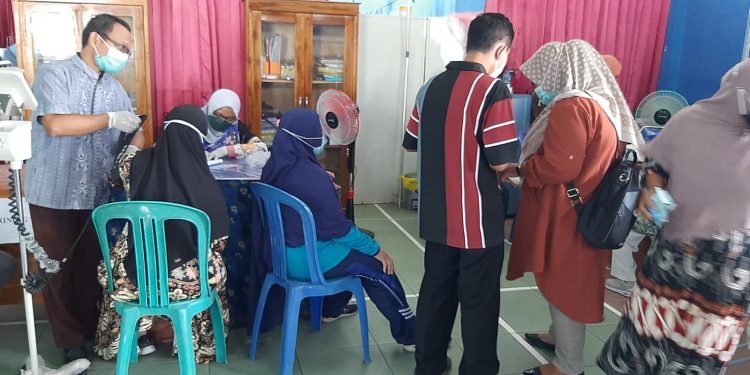 Polisi Gelar Vaksinasi Tahap II Untuk Pelayan Publik dan Lansia