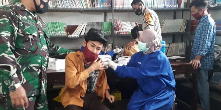 1853 Warga Kediri Lombok Barat Ikuti Vaksinasi