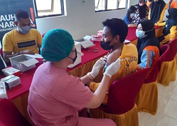 1.928 Warga di KSB Jalani Vaksinasi Masal