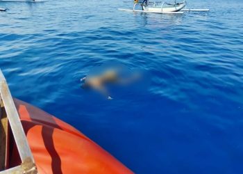 Dua Mayat Pelajar Ditemukan Mengampung di Pantai