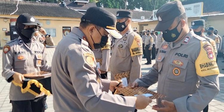 Sukseskan Vaksinasi, Bhabinkamtibmas dan ASN Polresta Dapat Reward