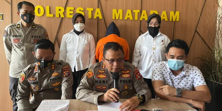 Polisi Tangkap Perempuan yang Pekerjakan Anak di Bawah Umur Untuk Temani Tamu Cafe