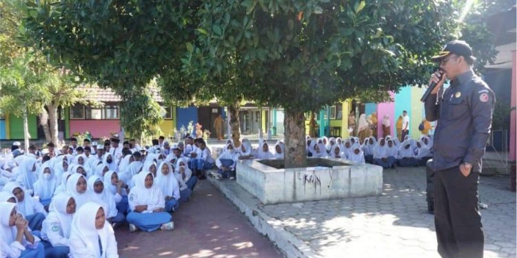 Bawaslu Gelar Sosialisasi Pengawasan Partisapatif di SMAN 1 Woja