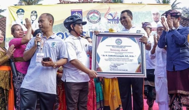 Gubernur Terima Penghargaan Sebagai Tokoh Moderasi Beragama NTB