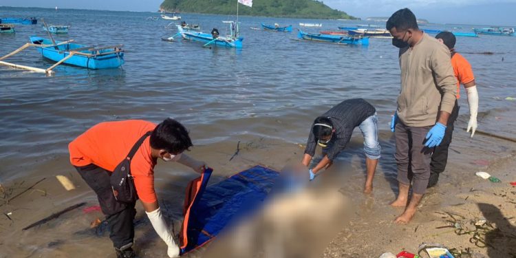 Geger, Mayat Perempuan Tanpa Identitas Ditemukan di Tepi Pantai