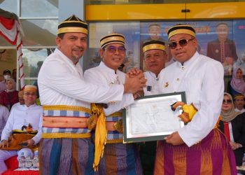 Pj Gubernur Serahkan Sertifikat Kebudayaan Untuk Kabupaten Dompu