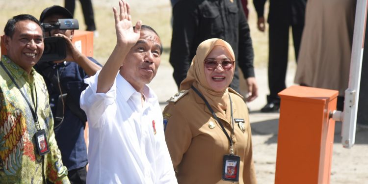 Presiden Berikan Bantuan untuk Pedagang Pasar Seketeng Sumbawa