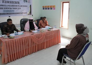 Dua Calon Anggota Panwaslu Kecamatan Dompu Jalani Tes Wawancara