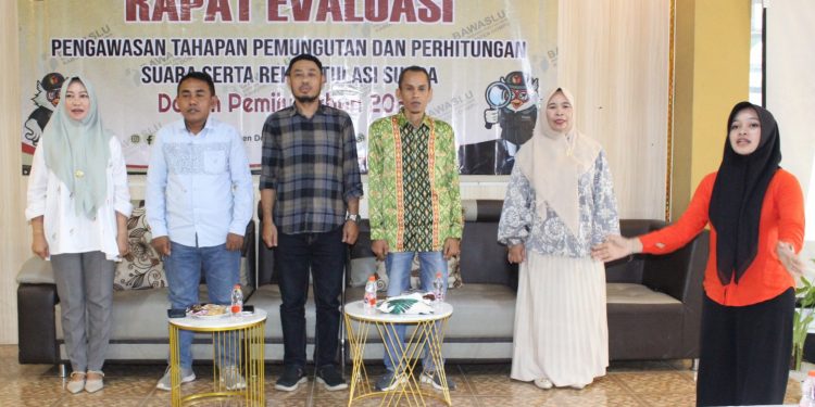 Bawaslu Dompu Gelar Rapat Evaluasi Pengawasan Tahapan Pemilu