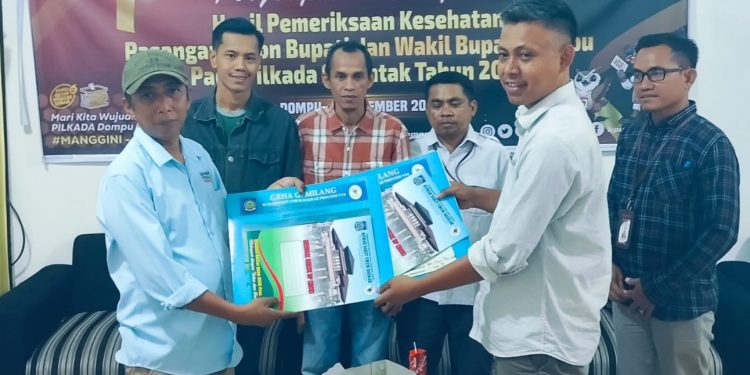 KPU Serahkan Dokumen Hasil Cek Kesehatan Pasangan Calon Bupati