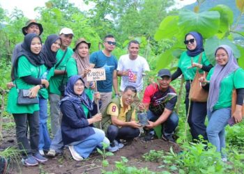 Peringati Hari Bumi, Pemkab Dompu Tanam 100 Pohon Produktif