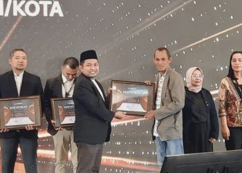 Bawaslu Dompu Raih Penghargaan Kehumasan Terbaik Nasional