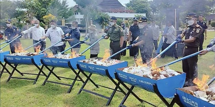 Bea Cukai Musnahkan Barang Ilegal yang Rugikan Negara Rp 644 Juta di Dompu
