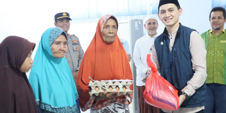 PWI Dompu Bersama PT STM Santuni Anak Yatim dan Kaum Dhuafa