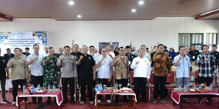 Tutup OKK PWI se-Pulau Sumbawa, Ikliluddin Tekankan Profesionalisme Wartawan